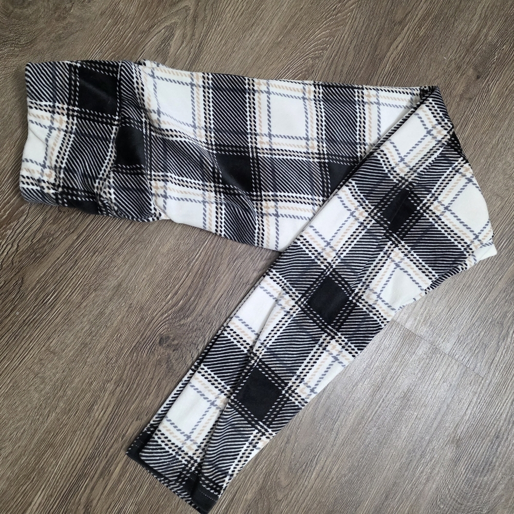 Ardene Black and White Checkered Leggings